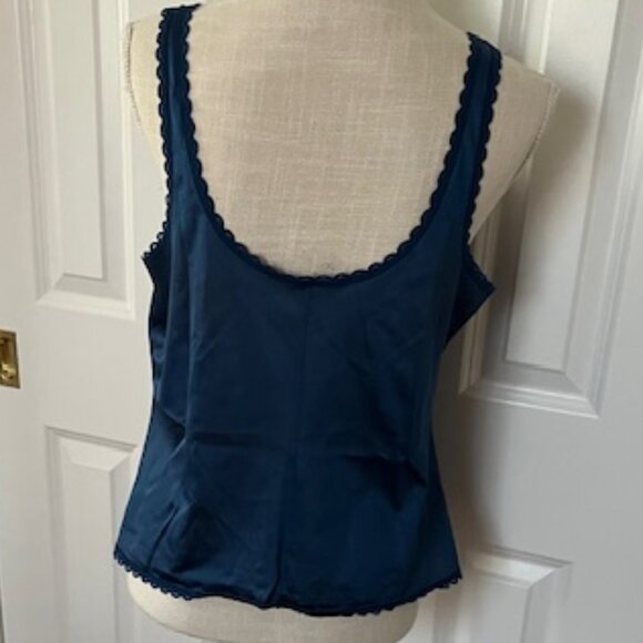 Set of 2 Vintage Warner's Camisole's - Picture 12 of 16